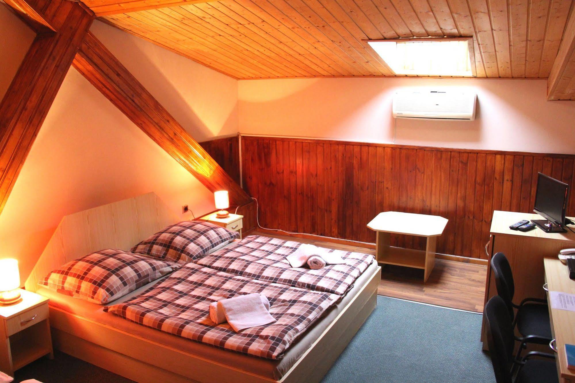 Hotel Zlate Кошице Экстерьер фото